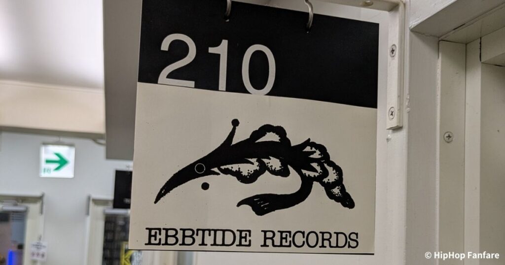 EBBITIDE RECORDSの店舗の看板の写真